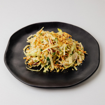 Салат из капусты с ореховым соусом, 100г